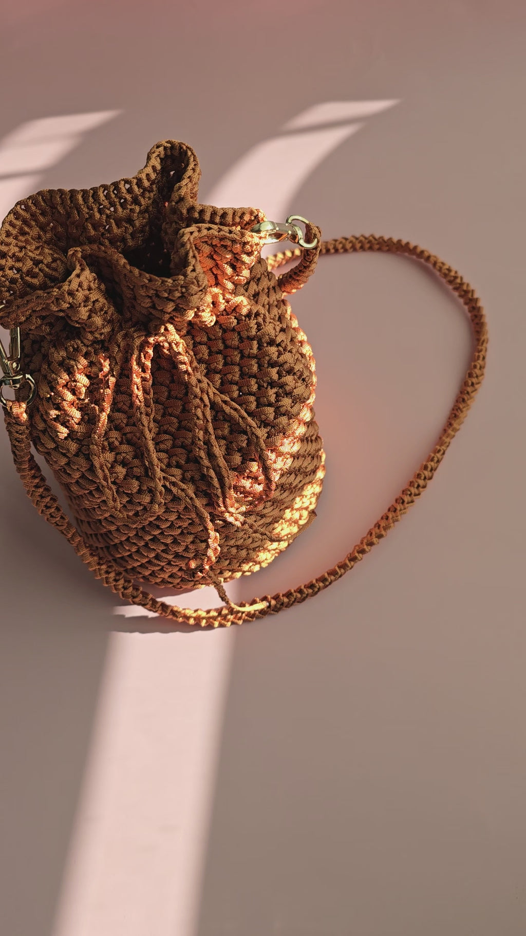 Crochet Bucket Bag – Caramel Gold