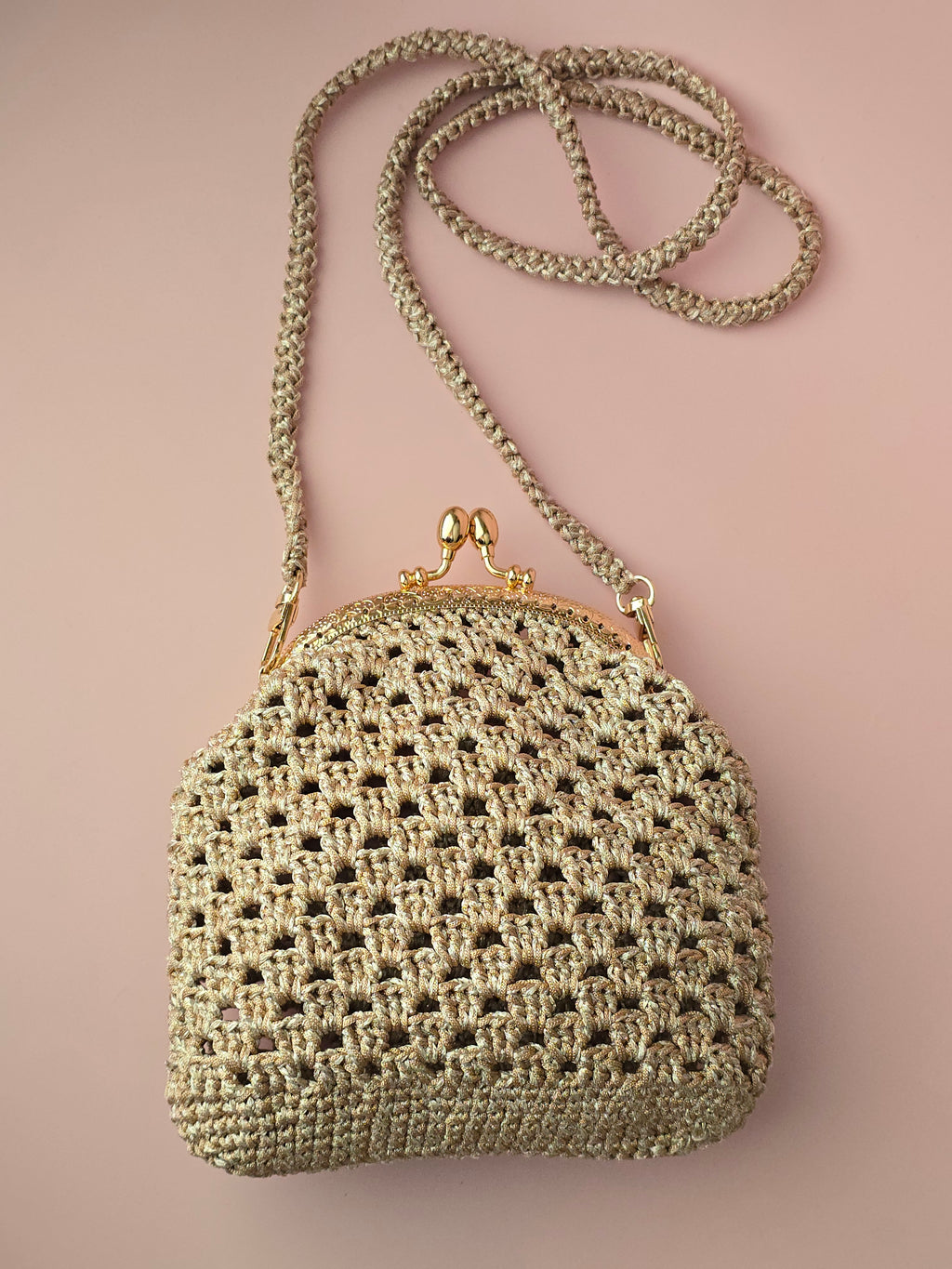 Handmade Crochet Crossbody Bag with Kiss Lock Frame
