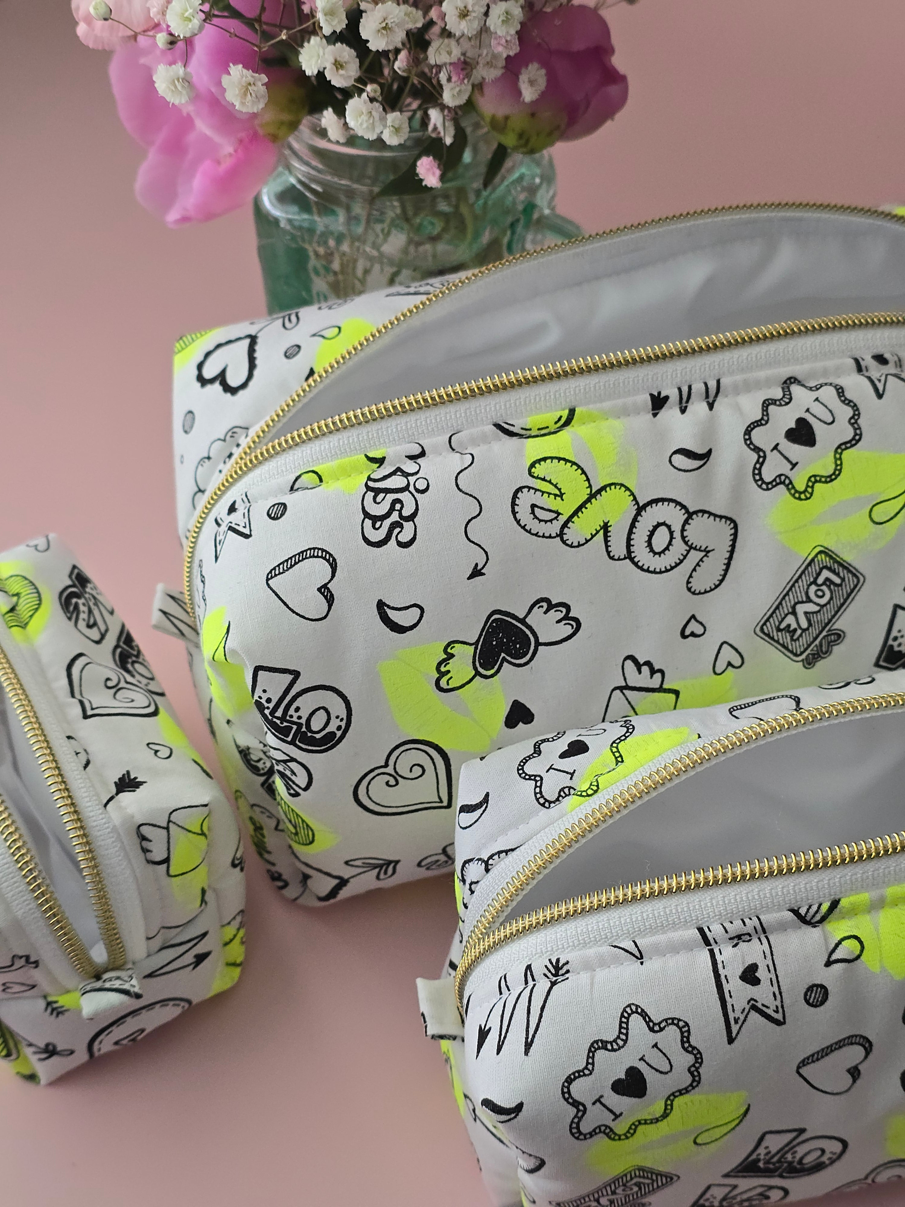 Neon Love Pouch Set