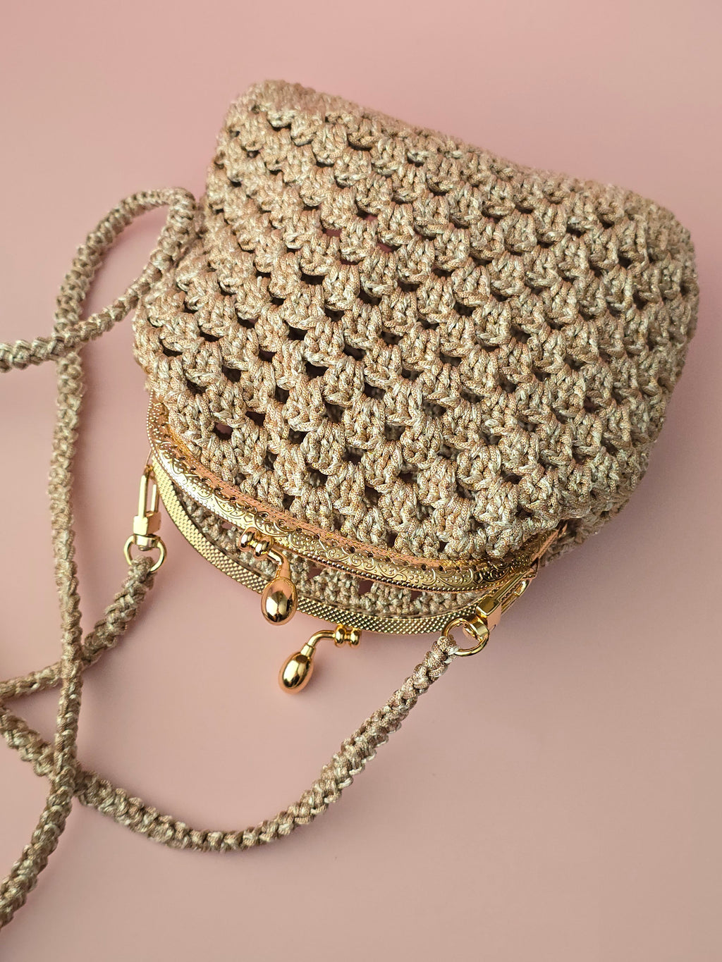 Handmade Crochet Crossbody Bag with Kiss Lock Frame