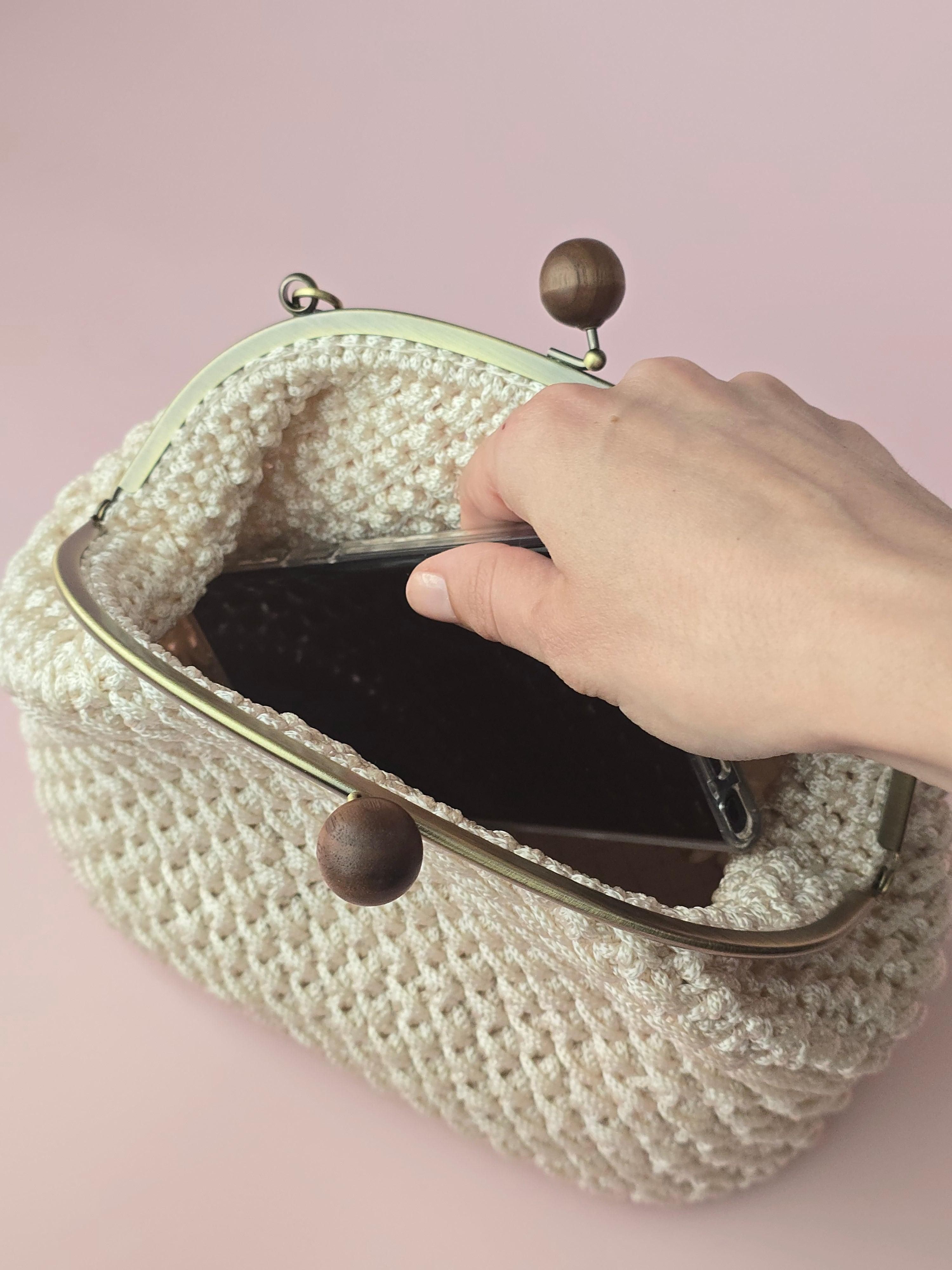 Handmade Crochet Frame Bag – Cream Cotton Handbag with Wooden Clasp