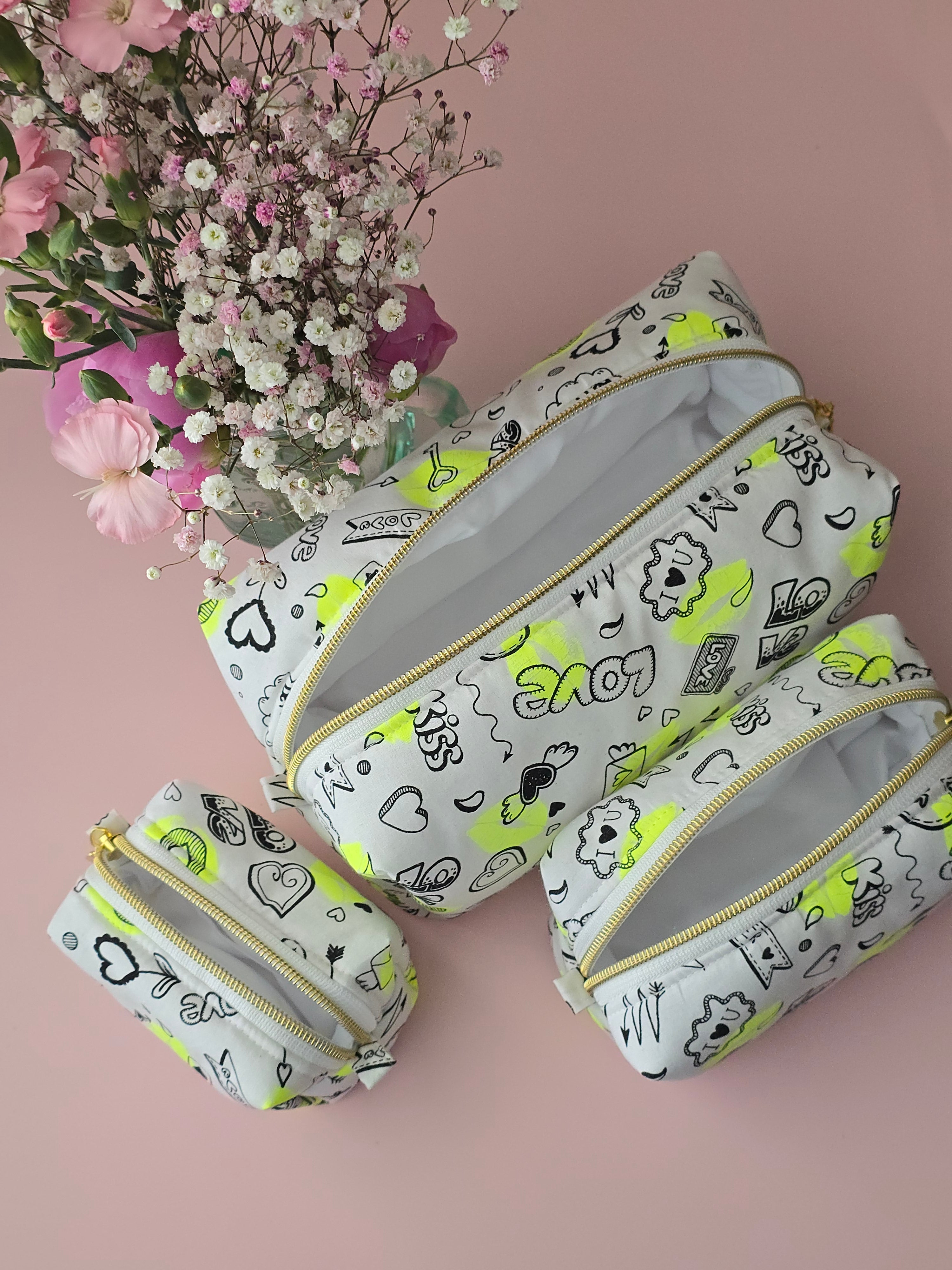 Neon Love Pouch Set