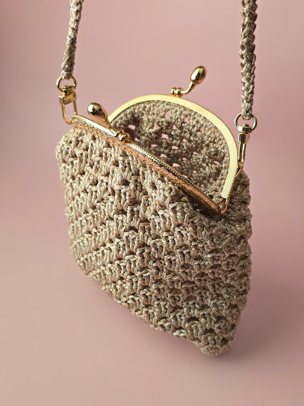Handmade Crochet Crossbody Bag with Kiss Lock Frame