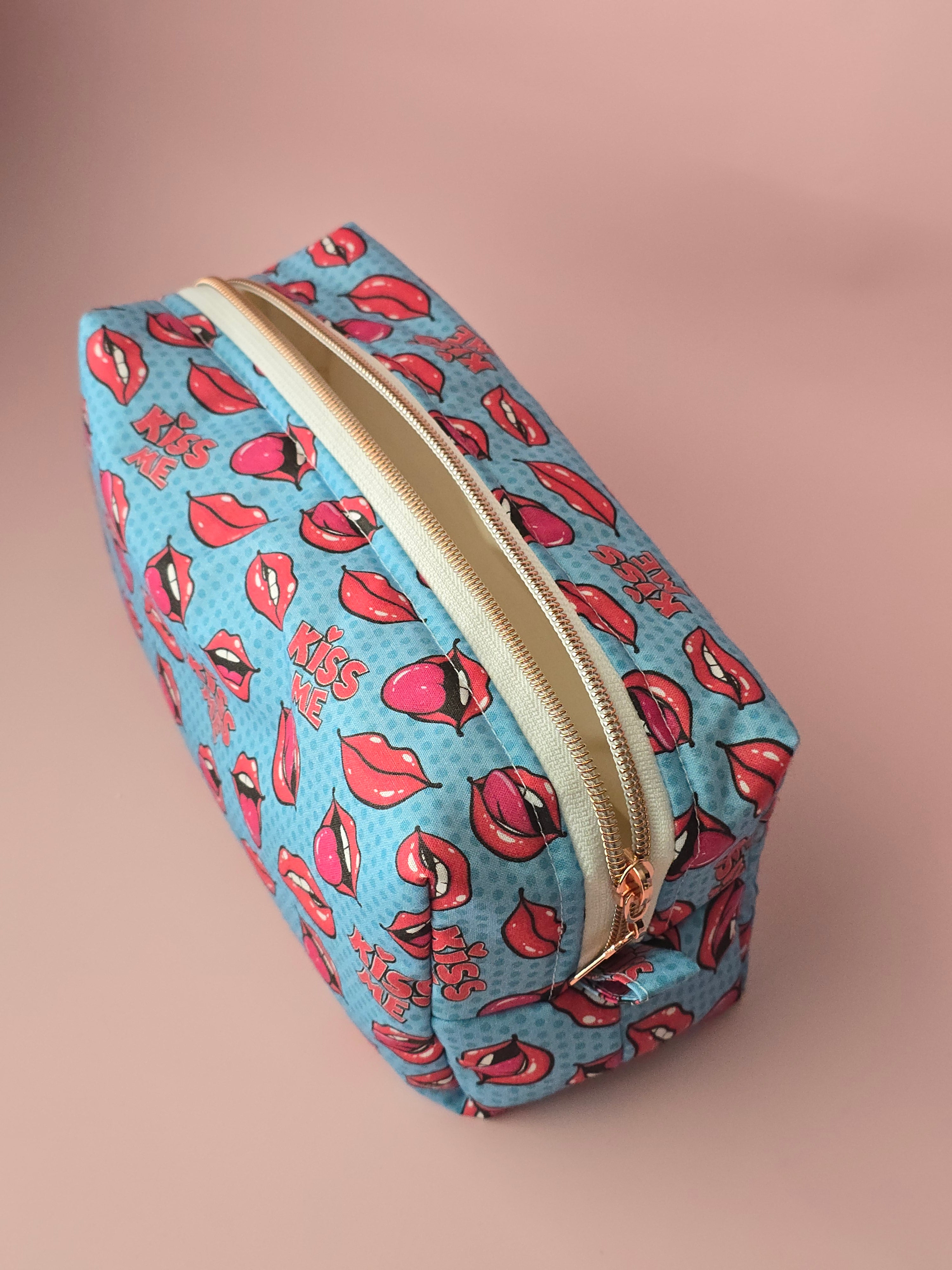 Large Cosmetic Bag – Kiss Me Print 💋