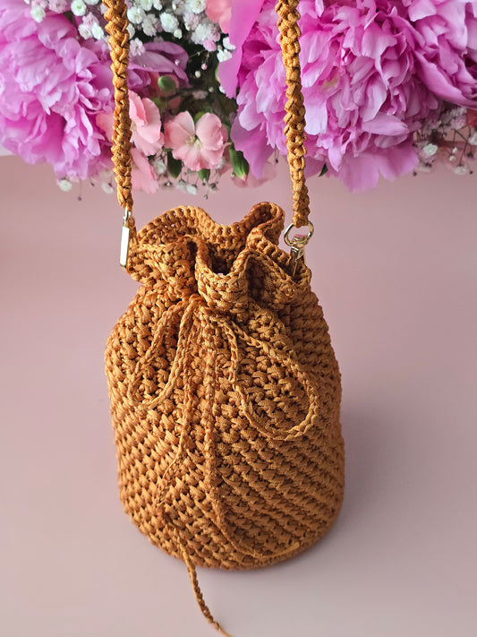 Crochet Bucket Bag – Caramel Gold