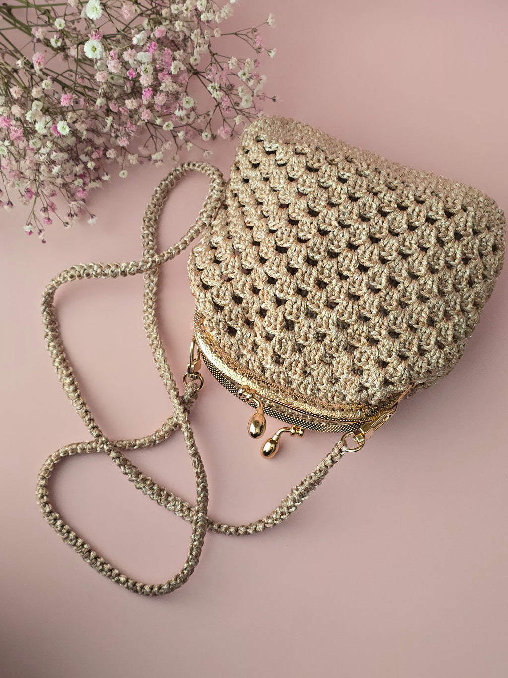 Handmade Crochet Crossbody Bag with Kiss Lock Frame