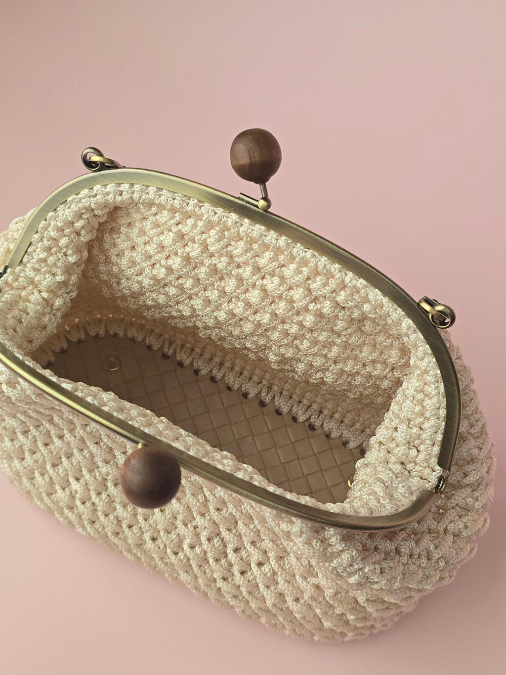 Handmade Crochet Frame Bag – Cream Cotton Handbag with Wooden Clasp