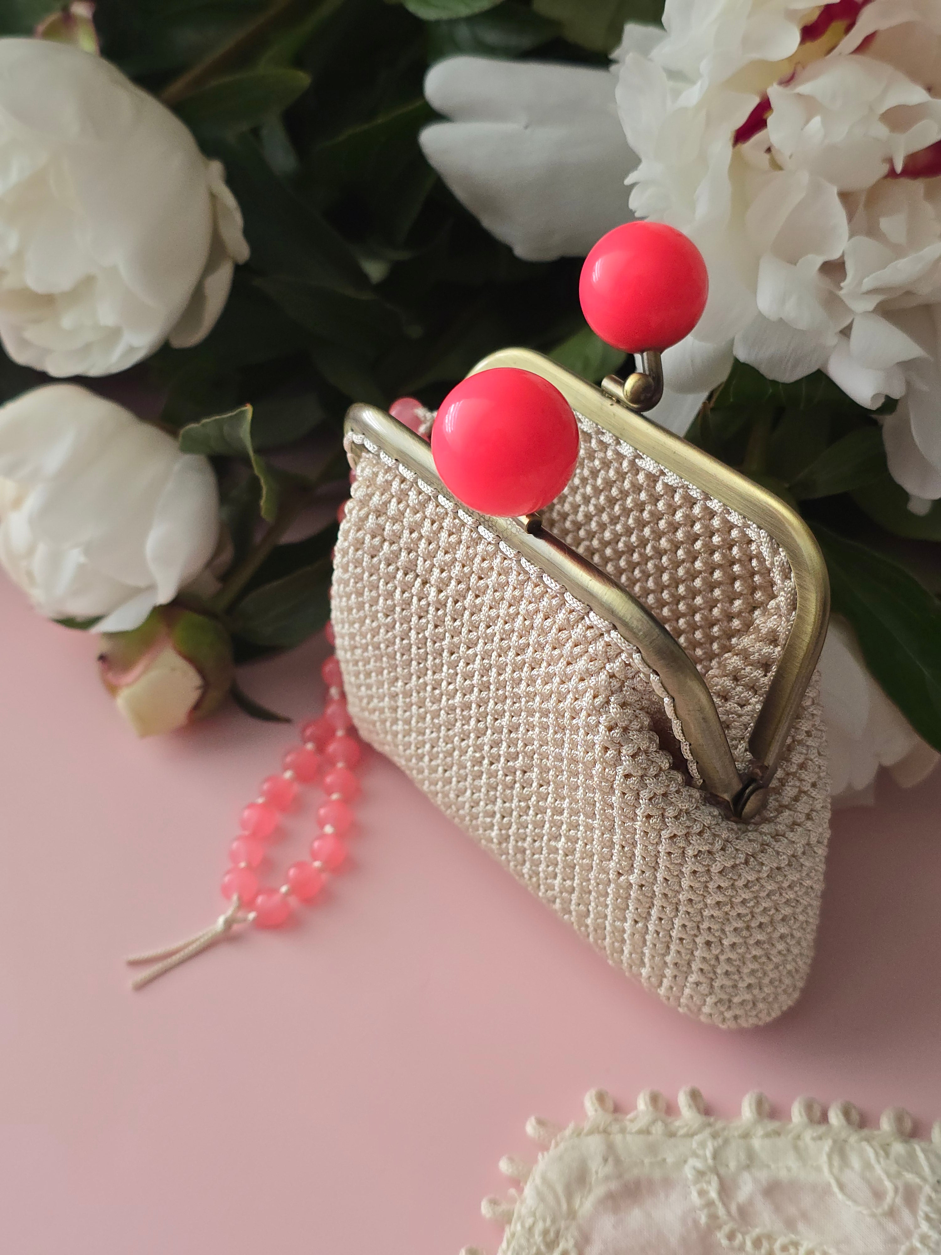 Handmade Crochet Coin Purse with Frame – Beige & Coral Clasp Wallet