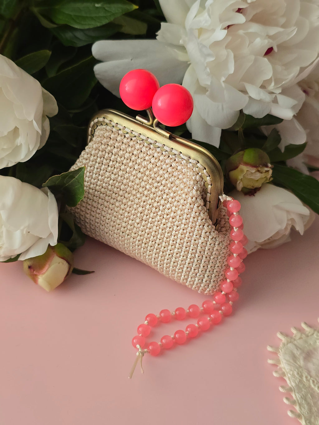 Handmade Crochet Coin Purse with Frame – Beige & Coral Clasp Wallet