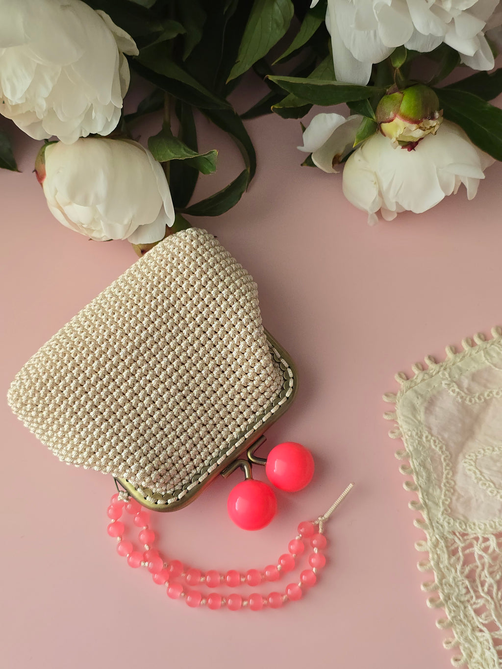 Handmade Crochet Coin Purse with Frame – Beige & Coral Clasp Wallet