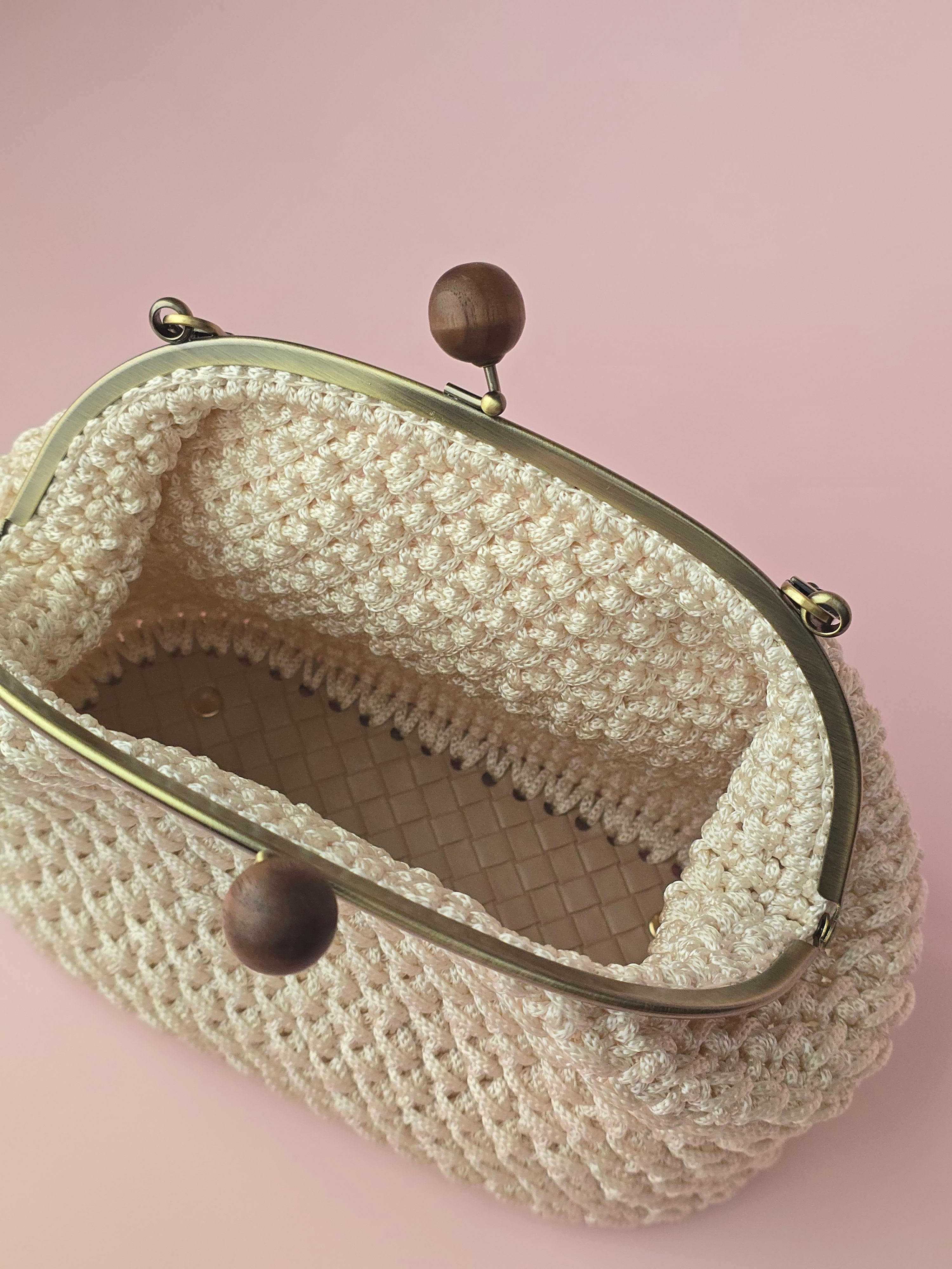 Handmade Crochet Frame Bag – Cream Cotton Handbag with Wooden Clasp